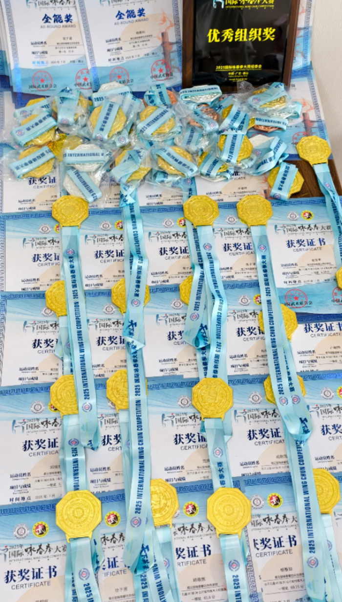 获得大赛, 媒体记者, 枚奖牌以及 获得大赛, 媒体记者, 枚奖牌以及