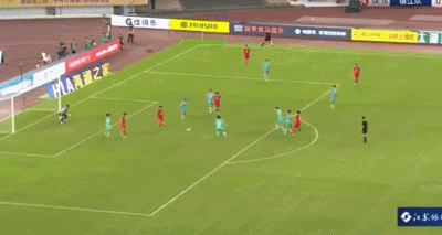 被担架抬下, 黄聪禁区外 被担架抬下, 黄聪禁区外