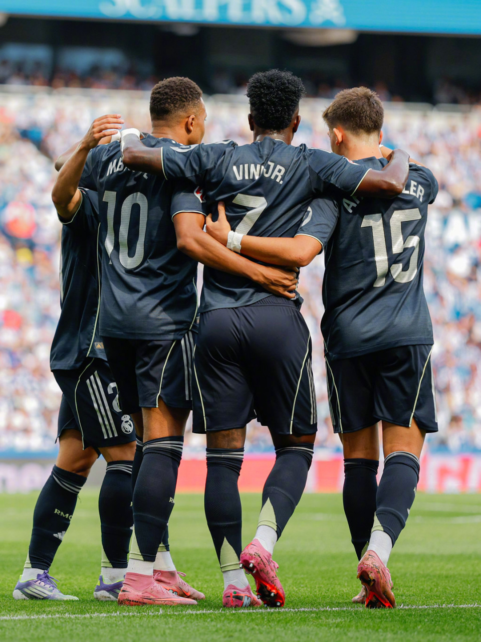 俱乐部正在, 裁判的公正 俱乐部正在, 裁判的公正